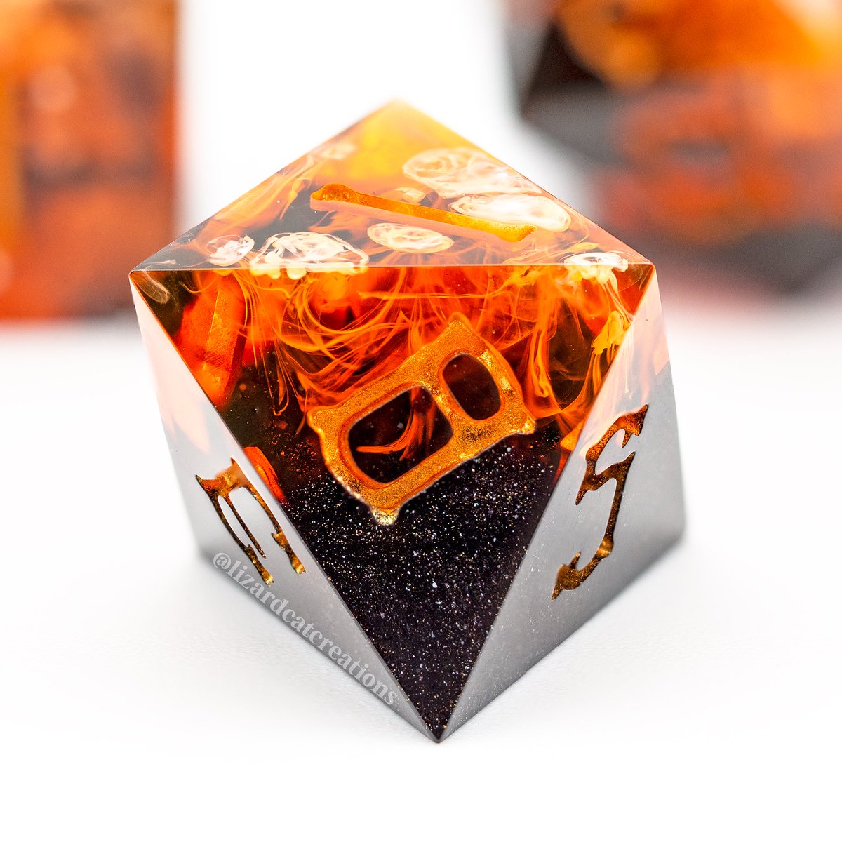 lizardcatdice's tweet image. Time for a long overdue 1K ⭐️#GIVEAWAY⭐️ for a chance to snag this Firestorm trio!

🔥RULES🔥
- follow me @lizardcatdice 
- like this!
- RT/QT this!

Ends 10/22! 18+ to enter, open internationally. Good luck!

#dice #dnd #ttrpg #handmadedice