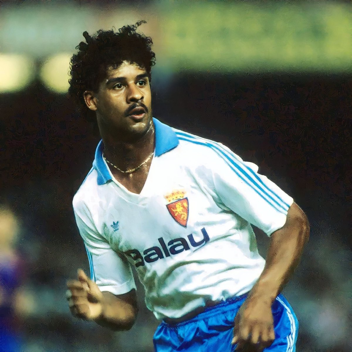 AvispaAlmogavar's tweet photo. A lo largo de la historia del #BallonDor, solo 4 equipos españoles han estado representados en el podio: Real Madrid, Barcelona, Atlético de Madrid y #RealZaragoza.

Rijkaard quedó 3º por detrás de Van Basten y Gullit en 1988, el año en el que estuvo cedido en el Real Zaragoza. https://t.co/bbFDMb6Vcn