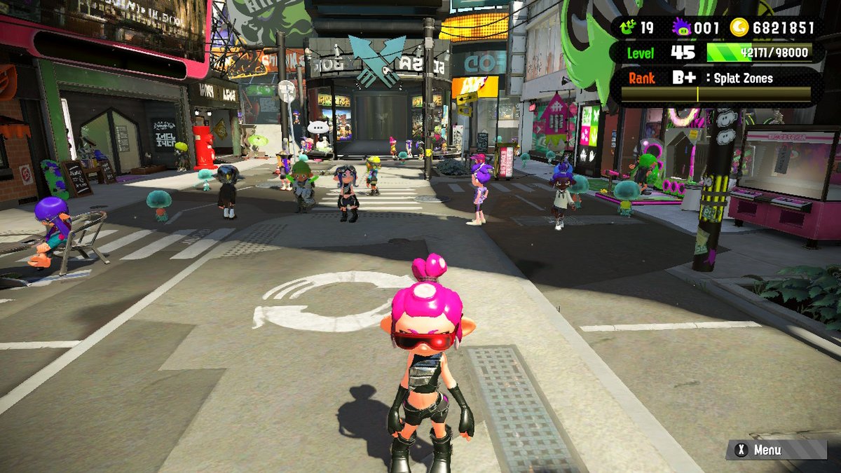 desertmechanic's tweet photo. #Splatoon2 #NintendoSwitch #turfwar #inkopolissquare

It feels SO NICE to help someone new to Splatoon 2 win.

Also HOLY SHIT, Inkopolis has A LOT of cephalopods right now https://t.co/M0fr2SmjCq