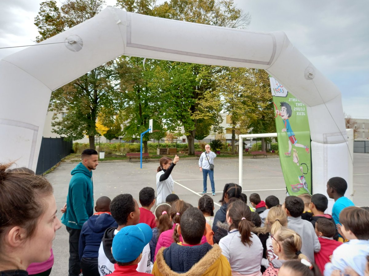 #DicteeELA ce jour <a href="/ReimsUsep/">USEP REIMS</a> Gallieni 
Très belle organisation des enseignants et la directrice Finisher #runinreims la veille.
Dictée lue par de nombreux sportifs et personnalités et <a href="/vero_marchet/">Véronique Marchet</a> 
Puis course contre la maladie.
<a href="/EpsMarne/">équipe EPS Marne</a> <a href="/laligue51/">Ligue de l'Enseignement Marne</a> <a href="/usepnationale/">USEP nationale</a> #Reims #2024