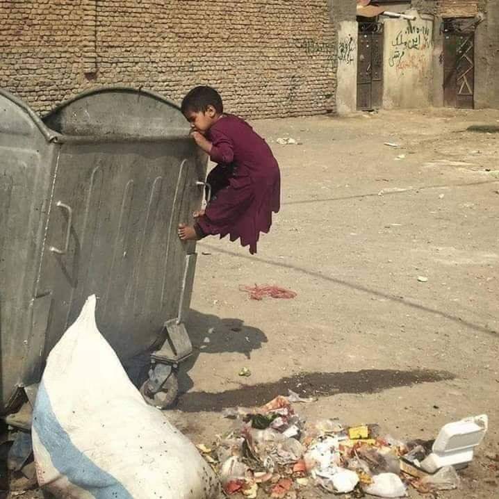 TerrorismVicti1's tweet photo. ۱۷ اکتبر برابر است با روز جهانی محو فقر. اما در افغانستان مردم و بخصوص اقوام آسیب پذیر را بیکاری، فقر گسترده، باج و خراج طالبان و بیعدالتی در تو��یع کمک های بشردوستانه جهانی، با فاجعه بشری مواجه کرده است. https://t.co/vRDCF1h9pk