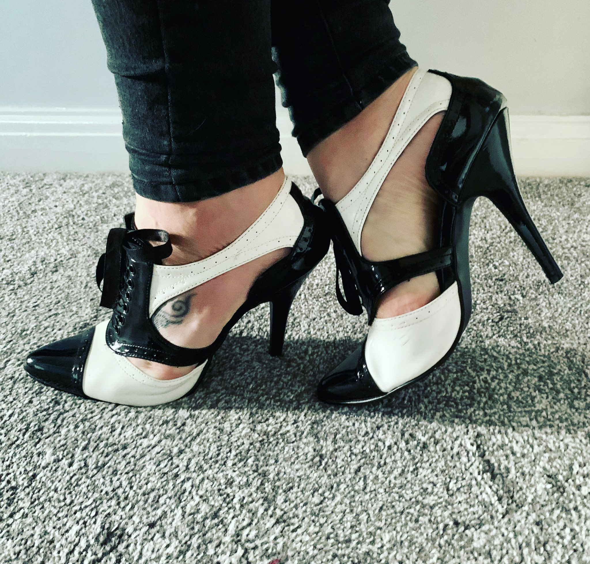 Unleash Your Foot Empire: Dominate Onlyfans Or Feetfinder? - 7jkajmb
