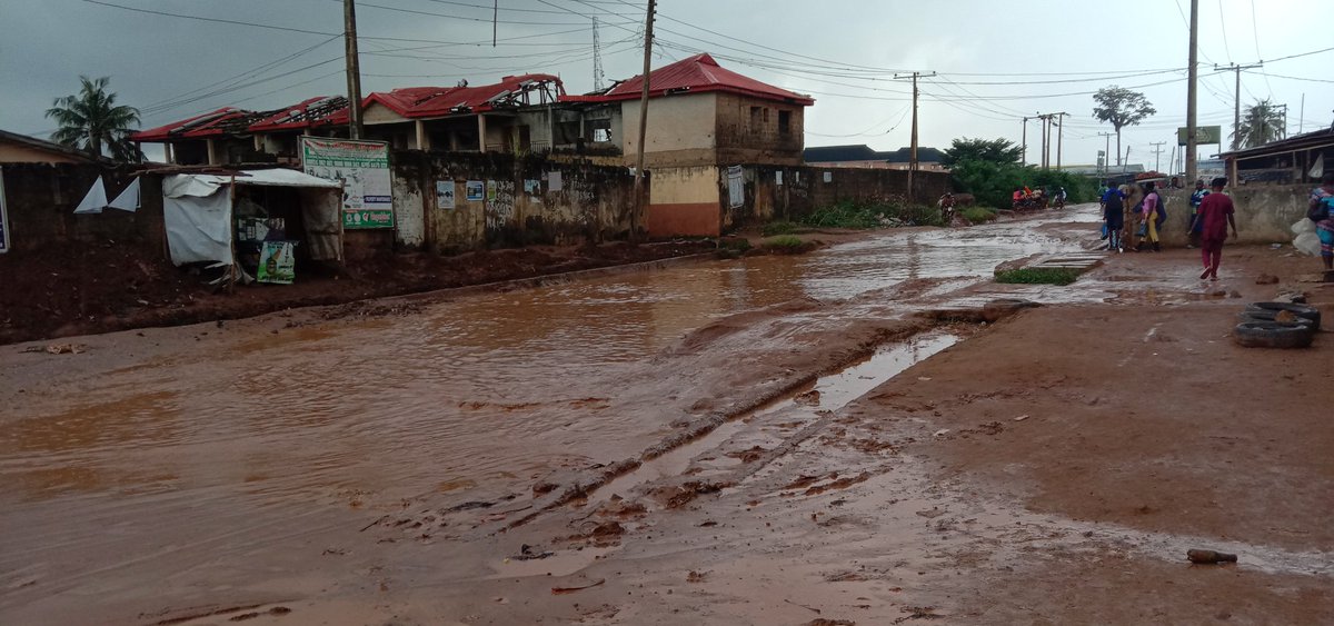 hellotunde's tweet photo. @sfojoemmanuela This is the current state of Oke-Aro-Agbado road in Ogun state. There's an abandoned state owned secondary school in the area as well. Is there any hope for these people? #BadRoad #OgunState https://t.co/t2j6Iu825y