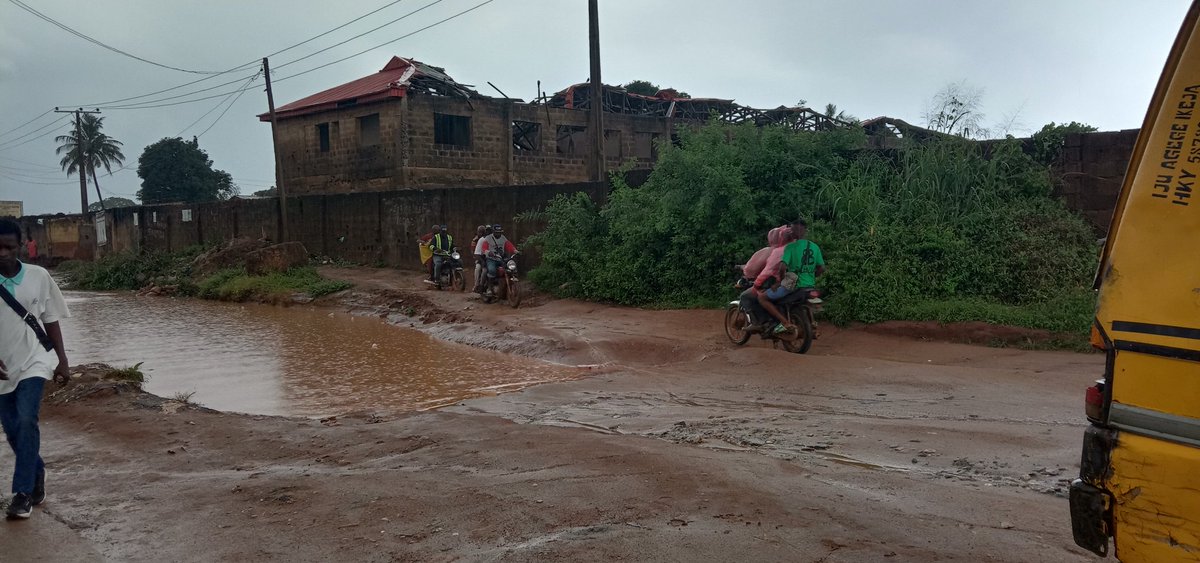 hellotunde's tweet photo. @sfojoemmanuela This is the current state of Oke-Aro-Agbado road in Ogun state. There's an abandoned state owned secondary school in the area as well. Is there any hope for these people? #BadRoad #OgunState https://t.co/t2j6Iu825y