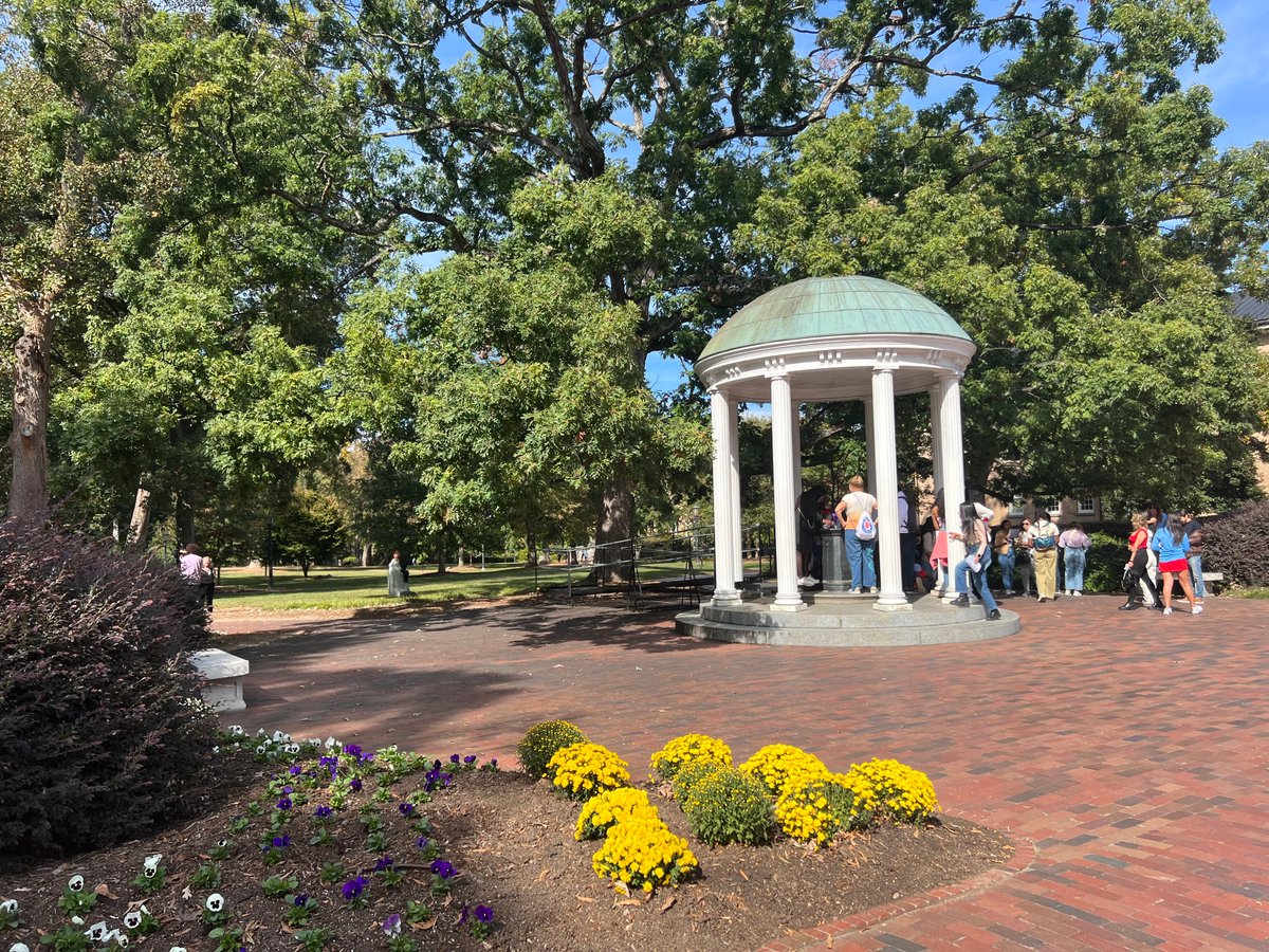 EPWashingtonDC's tweet photo. Visiting @UNC Chapel Hill is a treat whether you're there for the amazing @GoHeels or meeting impressive students and staff. We spent a day with @UNCEurope. So great to meet students passionate about EU affairs and committed to 🇪🇺-🇺🇸 relations. #BetterTogether #JMintheUS https://t.co/Jgv1GjBq4u