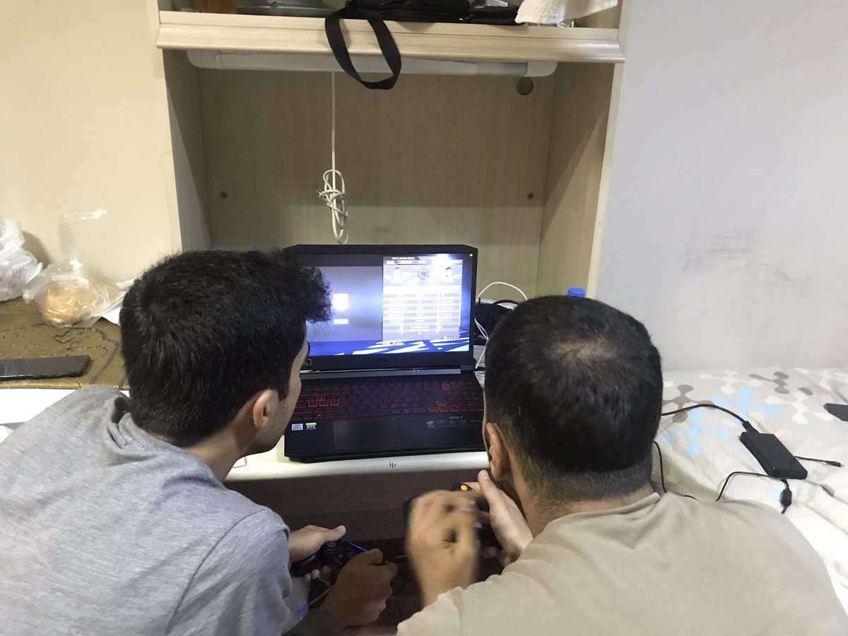 Fotoğrafa 3saniye bakınca üniversite 1 sene uzuyor.