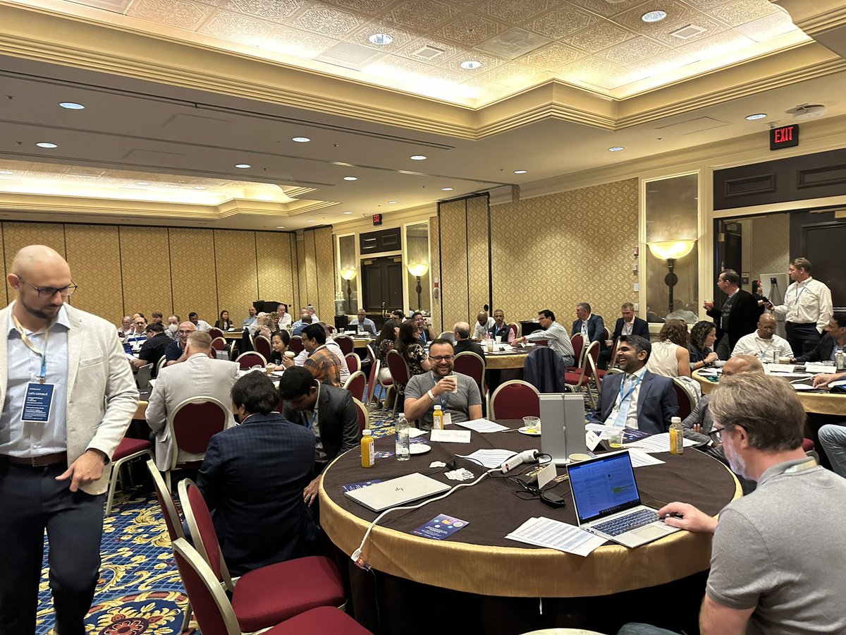 suliyar's tweet photo. Packed #oic and #oda CAB at #OCW #cloudworld . Great to see and meet customers in person after a 2 1/2 and have a very productive dialog. #intgr8 https://t.co/uAmfFcIi1v