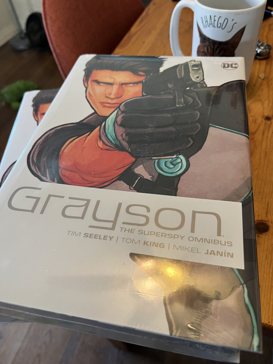 Unexpected delivery - always love surprise comps for a book that came out years ago?! But if you’re new here, the Hivemind was honored to wrap up the amazing #GRAYSON series from @TomKingTK and @HackinTimSeeley - it was our favorite book to read, so writing it was WILD!