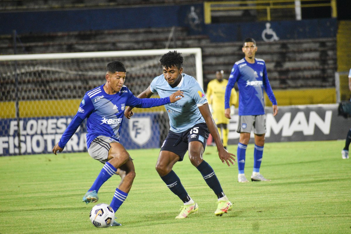 UCatolicaEC's tweet photo. 📸| Postales de nuestra última victoria vs #CSEmelec 

#FamiliaCammarata
#TodosPorCatólica https://t.co/zbI1qIFhyq