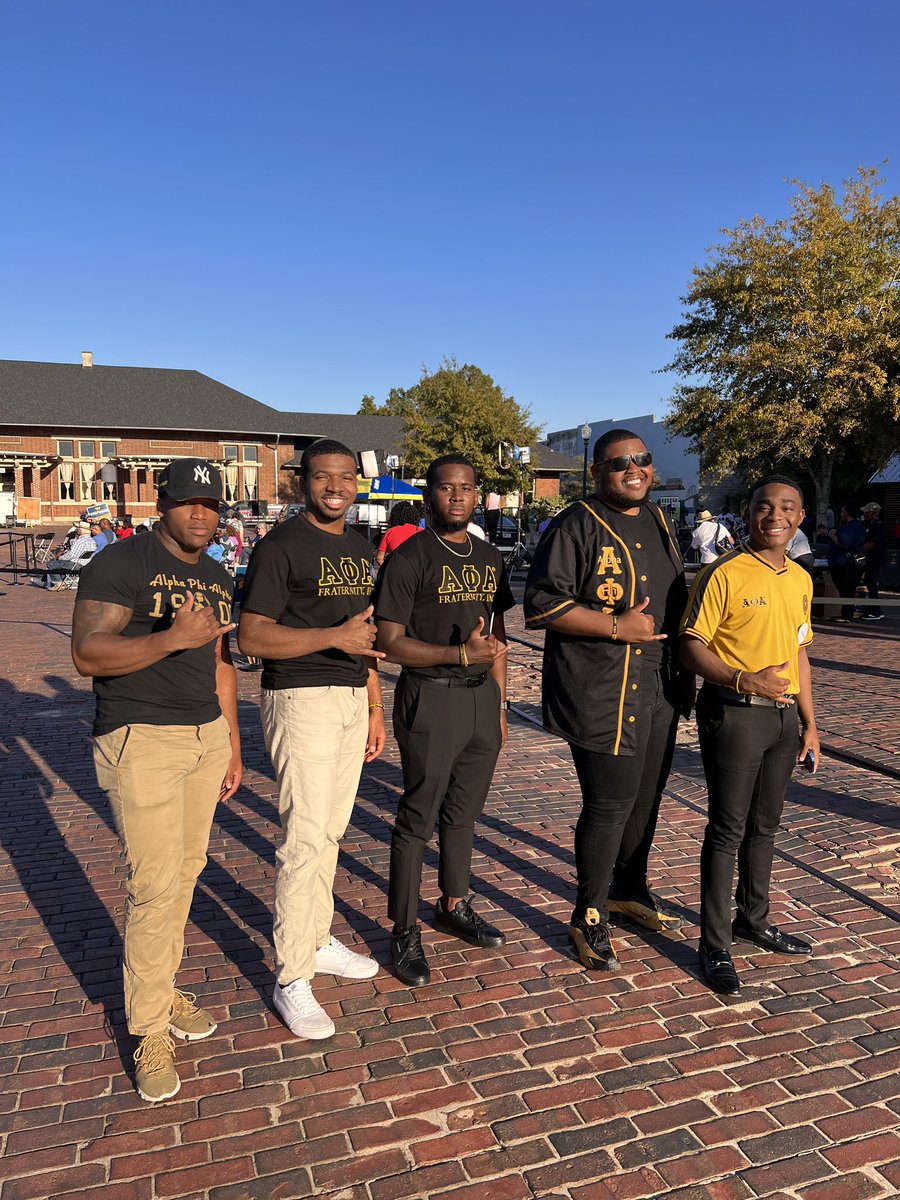 The brothers of Delta Delta and Gamma Omicron Lambda supported Bro. Warnock’s Bus Tour, “Georgia Votes”. Let’s continue to register to vote and head to the polls for the progression of all mankind!  #GeorgiaVotes