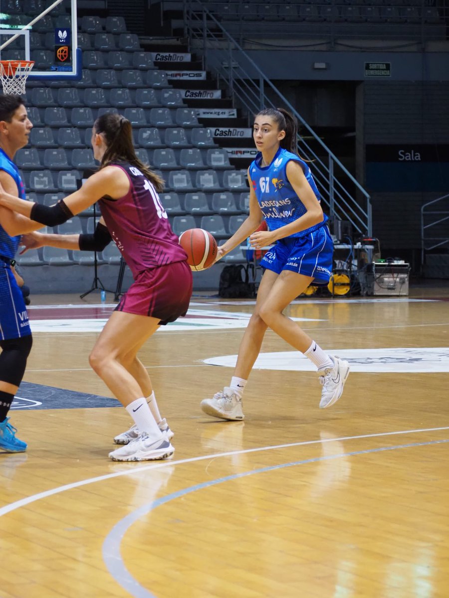 VilabasquetVila's tweet photo. Ayer con Unilever Viladecans debutó @mborrellas13 con 15 años, 9 meses y 25 días 👏👏 compromiso, trabajo, esfuerzo..enhorabuena Martina #LF2 
@FCBQ @BaloncestoESP @CompeticionFEB @ViladecansTweet @UnileverSpain @AlbertoLongan @grupoviatek @jriberalern @xala_cat @esportsenxarxa https://t.co/NiRBzsM2TK