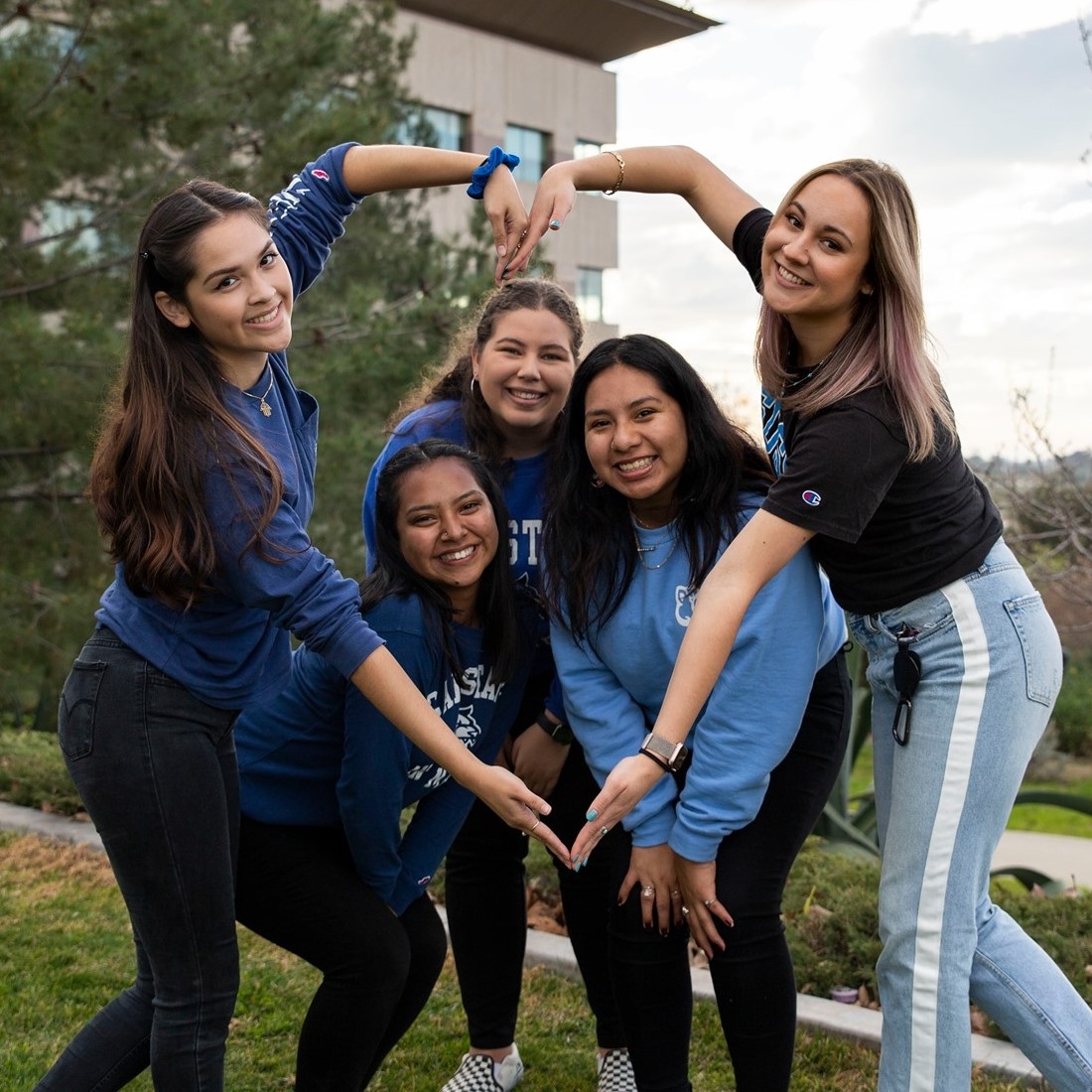 csusmalumni's tweet photo. The O-Team Alumni Happy Hour is happening this Thursday, 10/20 from 5 to 7 p.m. at the Draft Republic in San Marcos. We hope to see you there! Learn more & register for the event: https://t.co/hVHuyNSo4O
#CSUSM #CSUSMalumni https://t.co/YG9up3flLO