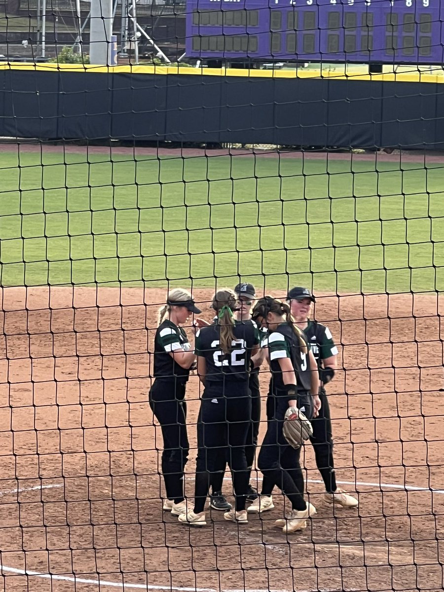 27KayleeTaylor's tweet photo. We played our last fall game yesterday ❤️ #rolltros https://t.co/gsDeFGtlDZ