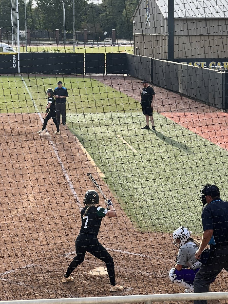 27KayleeTaylor's tweet photo. We played our last fall game yesterday ❤️ #rolltros https://t.co/gsDeFGtlDZ