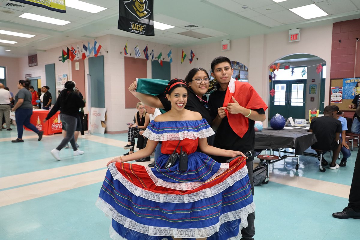 bgc_pbc's tweet photo. Our #GreatFutures site at @LWCHSTrojans celebrated all #cultures with a festive event to close out #HispanicHeritageMonth! 

Huge #thankyou to @CokeFlorida for their generosity in donating 10 laptops to our members! Special shoutout to @digitalvibezinc &amp; @elbodegonsuper! https://t.co/2WaYPHq2ks