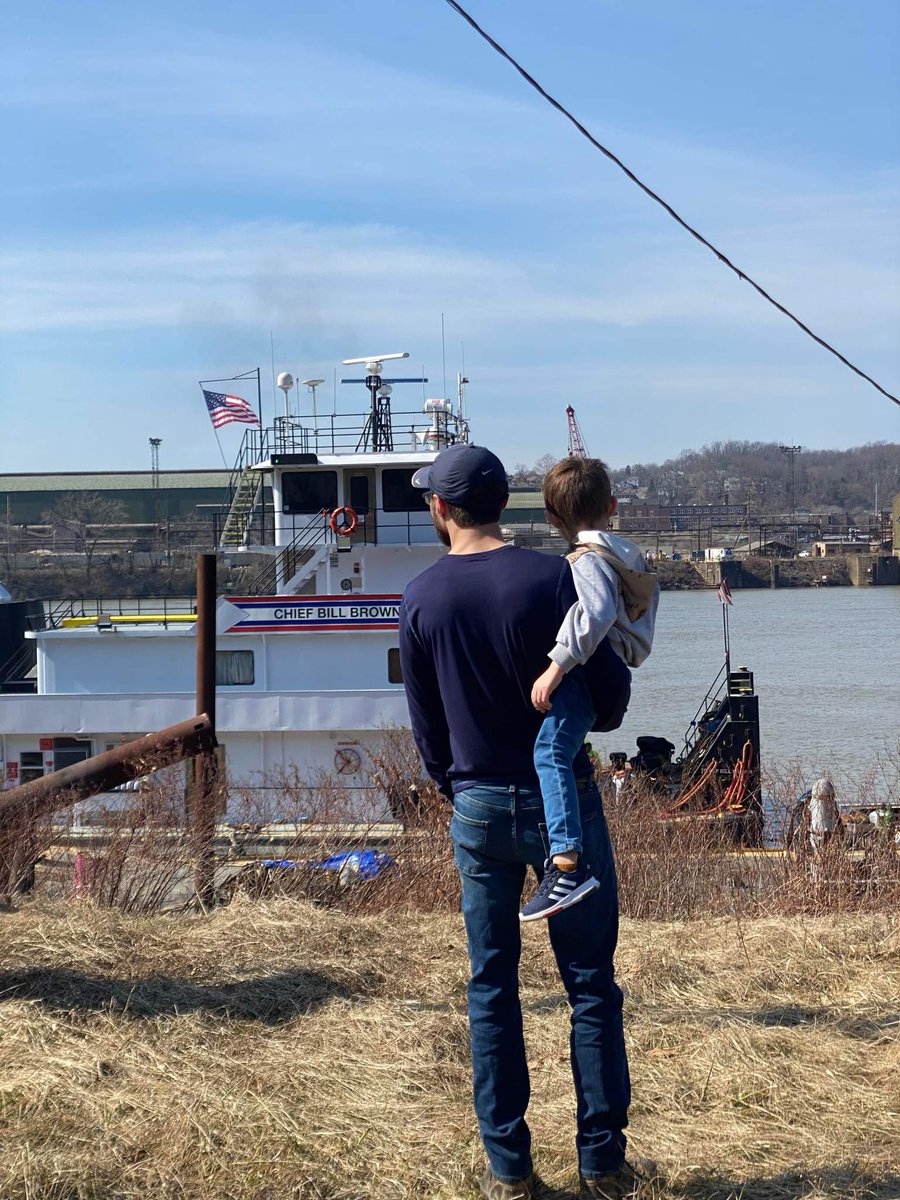 RiverWorksD's tweet photo. Sometimes coworkers can act as your extended family. That's what our "Extended Family" category in our 2022 Who Works the Rivers photo contest is celebrating-your work family. Here are our finalists. Help us choose a winner! 
Vote here: https://t.co/AQijOjJbtT https://t.co/zoE2WaufGx