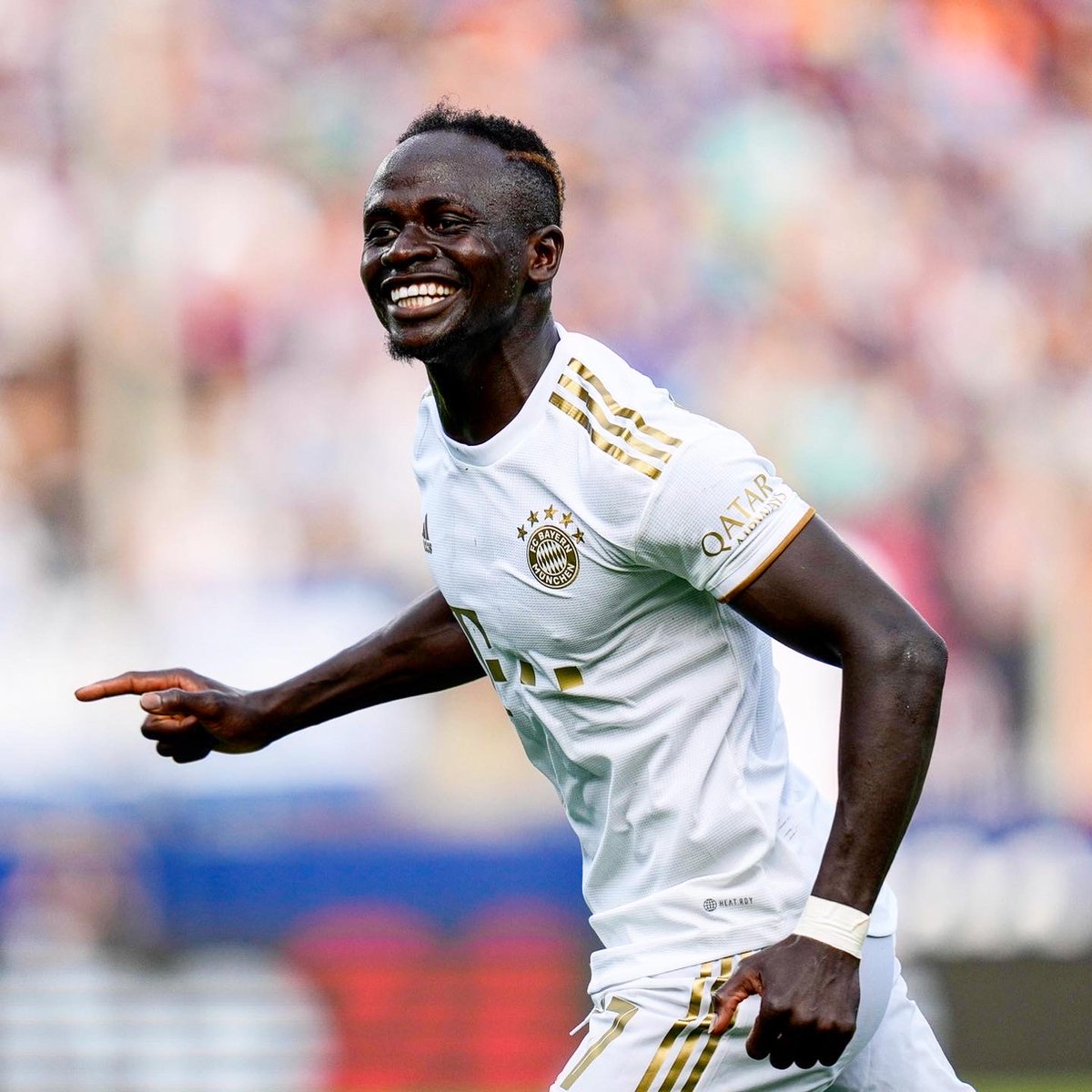 ActuFoot_'s tweet photo. 🚨 OFFICIEL ! Sadio Mané termine 2e du #BallondOr ! 🇸🇳🥈👏 https://t.co/uLsiD0uHK0