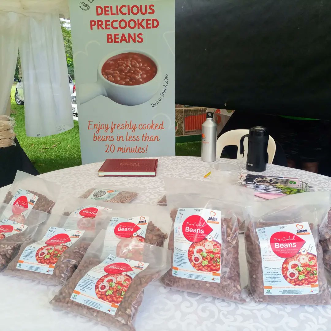 AiMOR_EADC's tweet photo. Still in Celebration🎉🎈🎊 We were awarded one of the best ( First Runner Up) crop researcher (product) at the 43rd, World Food Day National Celebration at NaCCRI - Namulonge, Uganda on the 16th October 2022.
.
.
#worldfoodday2022 #precookedbeans #betterproducts #betterproduction https://t.co/quQmXWvtok
