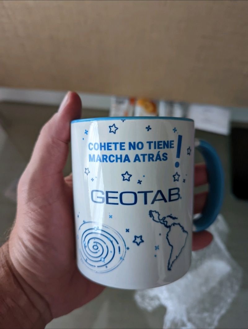 Loosely translates to "Rockets don't go in reverse!" 🚀 We are always developing for the future (one of @Geotab's core values). Our Geotabbers in Latin America keep themselves motivated and caffeinated with this friendly reminder.
