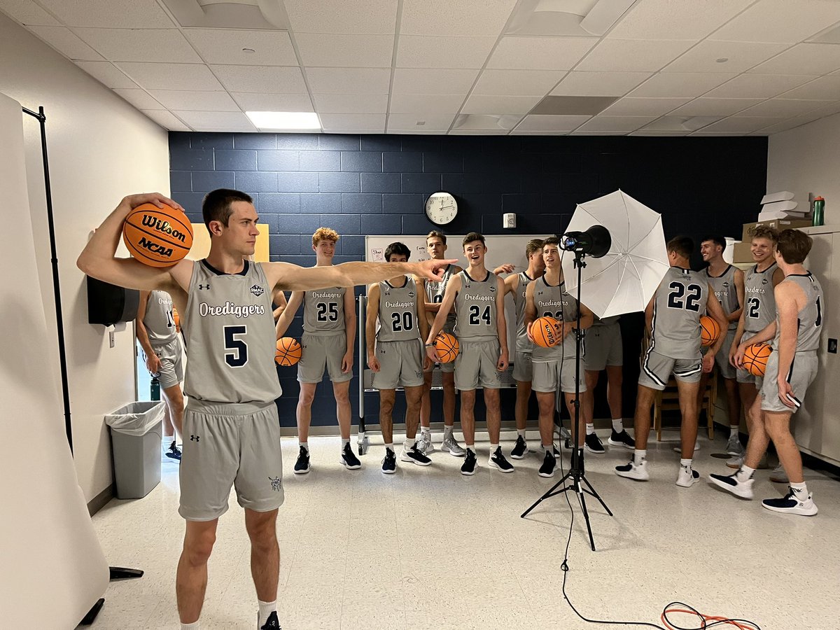 minesmbb's tweet photo. Photo day with the boys! 

We think this one’s going to be tough 😤

#HelluvaEngineer⚒ https://t.co/sOQ22cA4d5