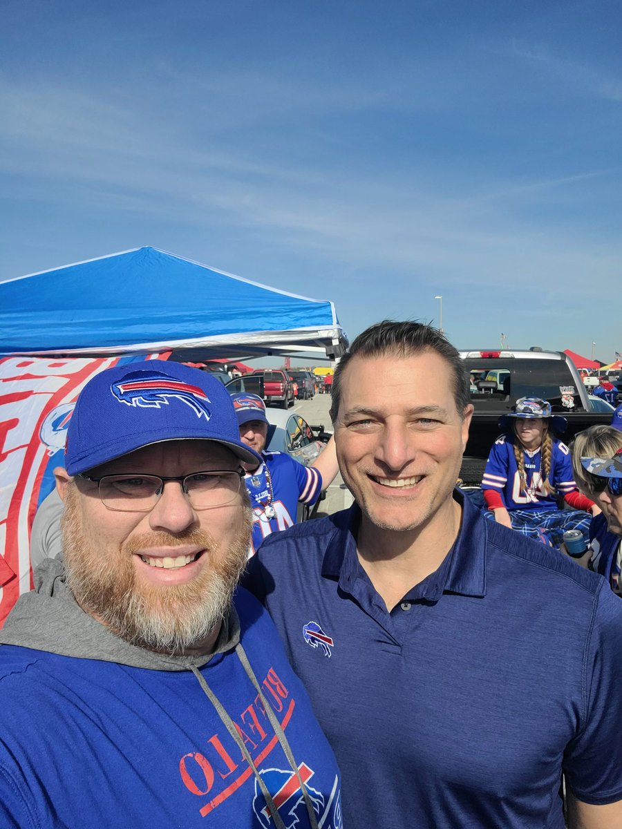 Longgaff's tweet image. @OneBillsLive what a game last night it was great to have @Ostroski_BigO and @JohnFina there #BUFvsKC #GoBills
#BillsMafis