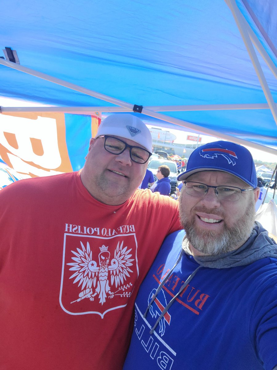 Longgaff's tweet image. @OneBillsLive what a game last night it was great to have @Ostroski_BigO and @JohnFina there #BUFvsKC #GoBills
#BillsMafis