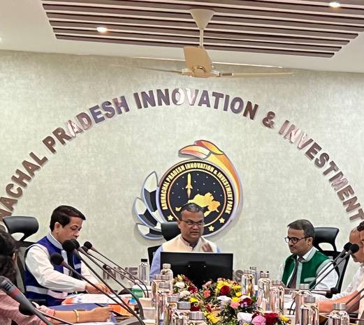 binaysrikant76's tweet photo. Had very useful interaction with representatives of industry, chamber of commerce & vibrant community of #startup entrepreneurs of Arunachal Pradesh at #APIIP ; spl thanks to Commissioner @prashantias2001 for organising the event https://t.co/NlIZzaasLJ