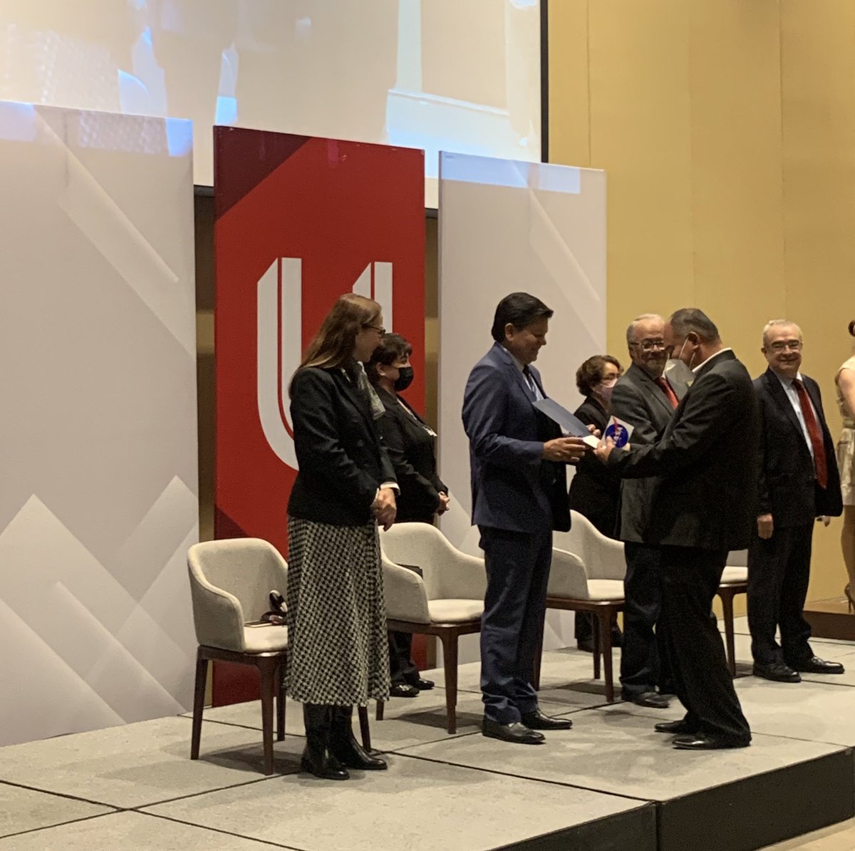 UPAEP's tweet photo. Entrega de reconocimientos de la @NASA_es a los participantes del proyecto AztechSat.
#SoyUPAEP #AztechSat #LaUniversidadTransformadora https://t.co/YH8WWmW6OE
