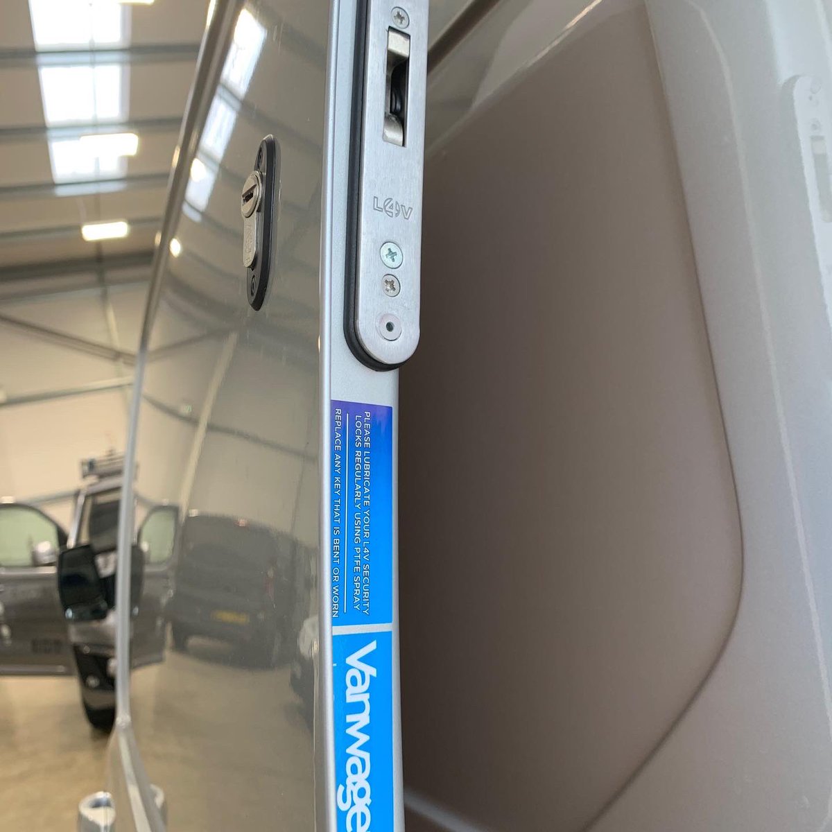 vanwagenuk's tweet image. 💪🏻Another Ford Custom in for a few quick protection and security products.

✅ Full Plywood Lining
✅ Hook Dead Locks
✅ Tailor Fit Rubber Mats

#vanlining #rubbermats #hooklocks #vansecurity #fordcustom #vanwagen #vansecurity #customercare