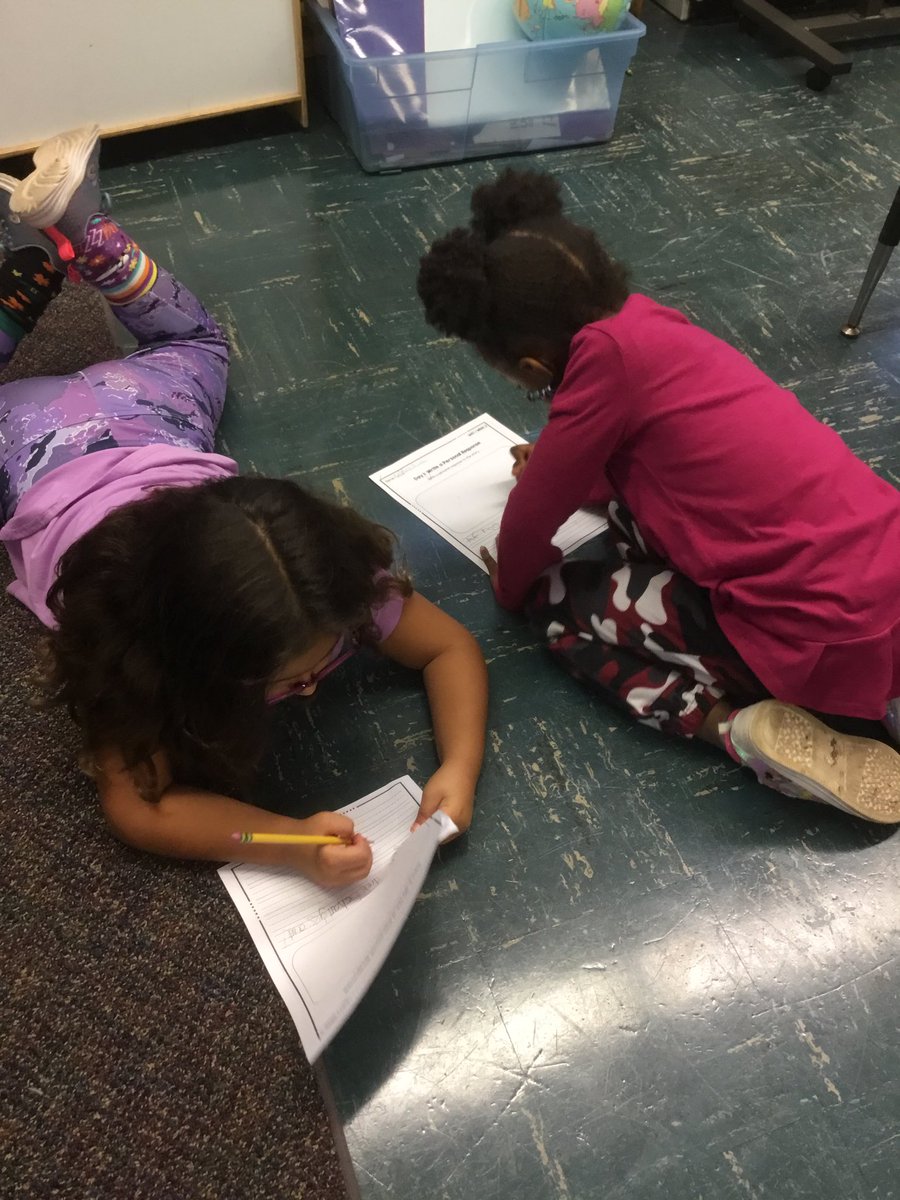 Benchmark Writing time! I love how my writers look for words from the text! <a href="/joanne_shafer/">Joanne Shafer</a> #claremont20cares #grade1benchmark @LCalabrese1