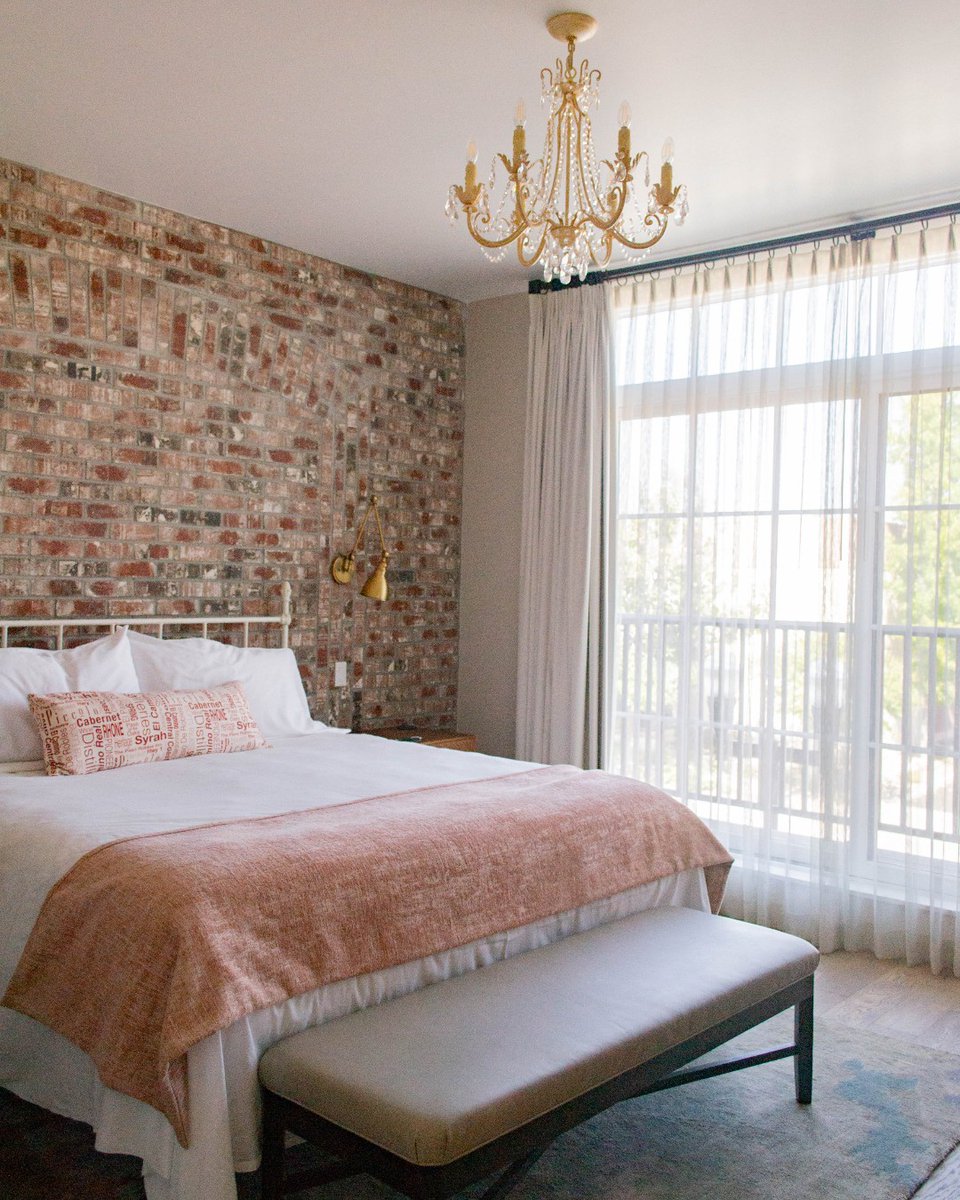 Our luxury king suites were made with you in mind. ✨ Sneak away to wine country for the weekend &amp; fall in love with our crisp white linens, private balcony, &amp; personal wine fridge to store all your Paso favorites. 🍾