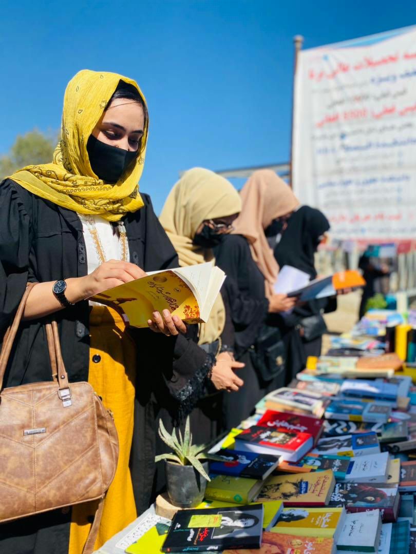 MasoudRahilah's tweet photo. حرکتی زیبا و ارزشمند

دانشجویان دختر در شهر فیض آباد مرکز ولایت بدخشان نمایشگاه کتاب برگزار کرده‌اند. https://t.co/ifcm5HuzFE