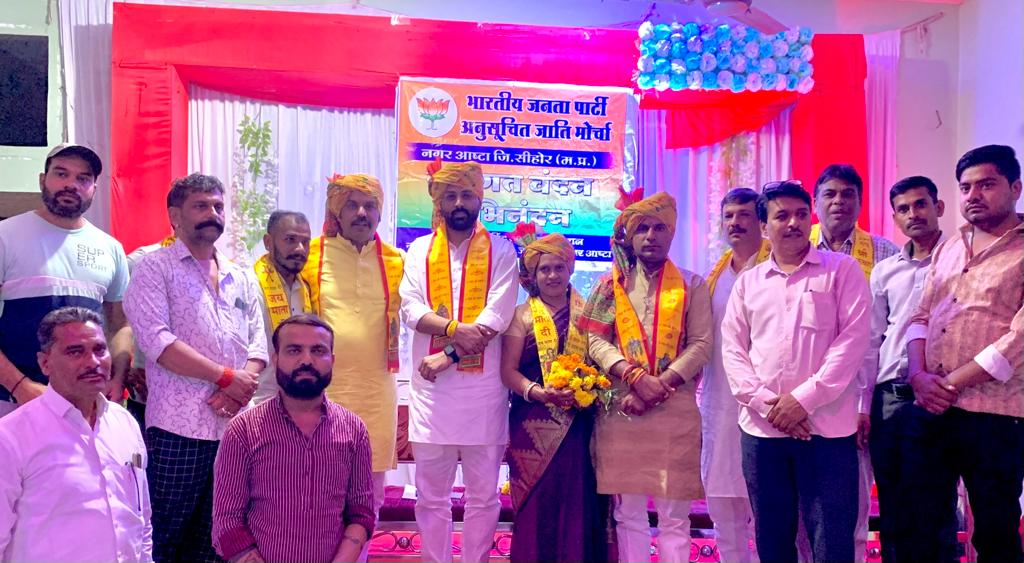 baljeet4bjp's tweet photo. भाजपा अ.जा मोर्चा आष्टा नगर के सभी सम्मानीय पदाधिकारीगण से भेट कर सांगठनात्मक विषयो पर चर्चा की।
इस अवसर पर भाजपा अजा मोर्चा जिलाध्यक्ष श्री नवीन चौहान,भाजपा आष्टा मण्डल अध्यक्ष श्री अतुल शर्मा,अजा मोर्चा मण्डल अध्यक्ष अरविन्द जी एवं देवतुल्य कार्यकर्तागण उपस्थित रहे।
#Ashtamp https://t.co/raBz12DX7X