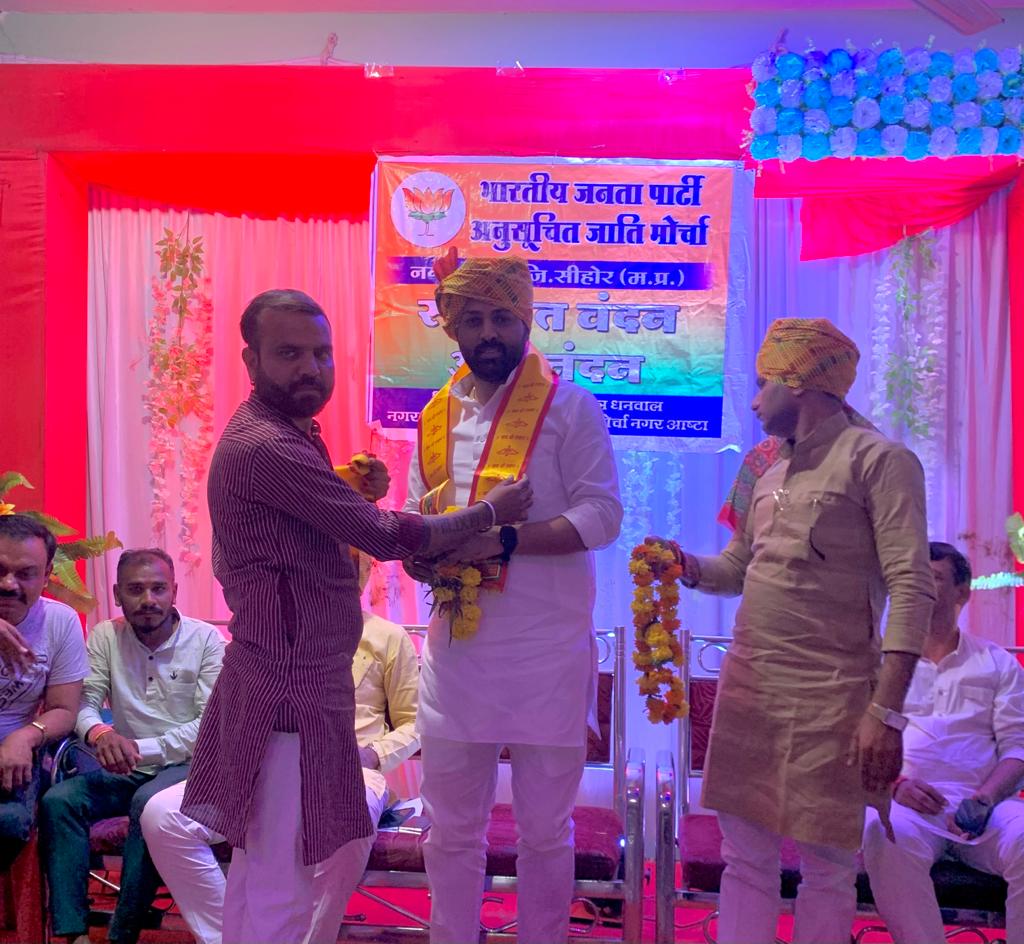 baljeet4bjp's tweet photo. भाजपा अ.जा मोर्चा आष्टा नगर के सभी सम्मानीय पदाधिकारीगण से भेट कर सांगठनात्मक विषयो पर चर्चा की।
इस अवसर पर भाजपा अजा मोर्चा जिलाध्यक्ष श्री नवीन चौहान,भाजपा आष्टा मण्डल अध्यक्ष श्री अतुल शर्मा,अजा मोर्चा मण्डल अध्यक्ष अरविन्द जी एवं देवतुल्य कार्यकर्तागण उपस्थित रहे।
#Ashtamp https://t.co/raBz12DX7X