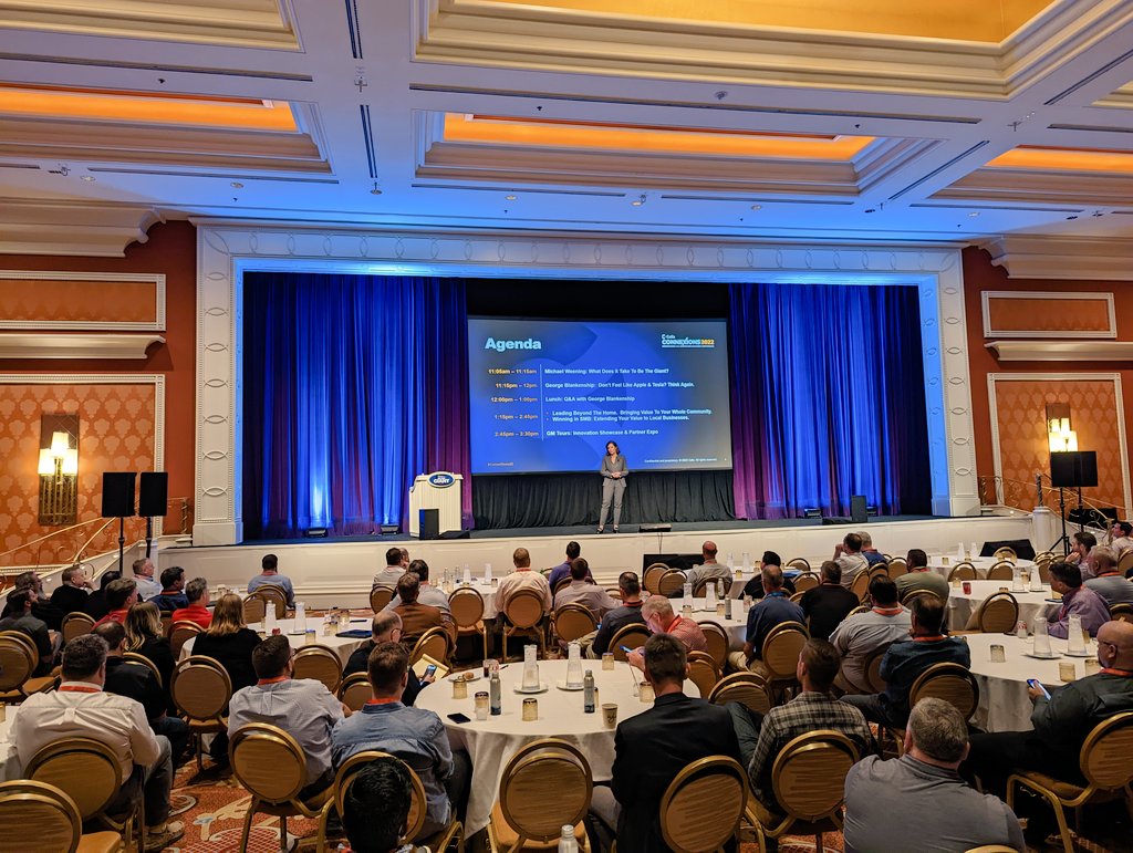 sampratt__'s tweet image. What an industry, what a location, what an event! Excited to kick-off #ConneXions22 in Las Vegas with @CalixHQ CEO @michaelweening &amp;amp; @TeslaGeorgeB&apos;s keynote on platform enabled experiences 🏆 #BuildNetworksBetter @RenderNetworks
