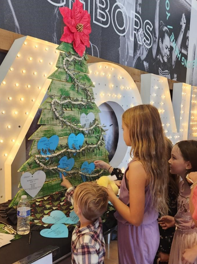 ArizonaDCS's tweet photo. We're so grateful for community partners like @missionaz for their generous heart for Arizona's foster children and youth! Yesterday Mission Community churchgoers selected over 750 foster children by name to shop for this holiday season! https://t.co/78fWtyP4aI