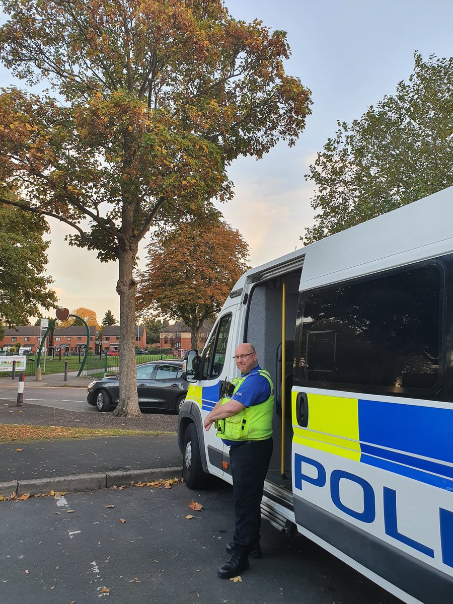 ErdingtonWMP's tweet image. #Kingstanding officers have been out in our mobile police station today 🚔
Come by next time you see us, we are here to answer any questions you may have 👮‍♂️👍👮‍♀️
#communityengagement