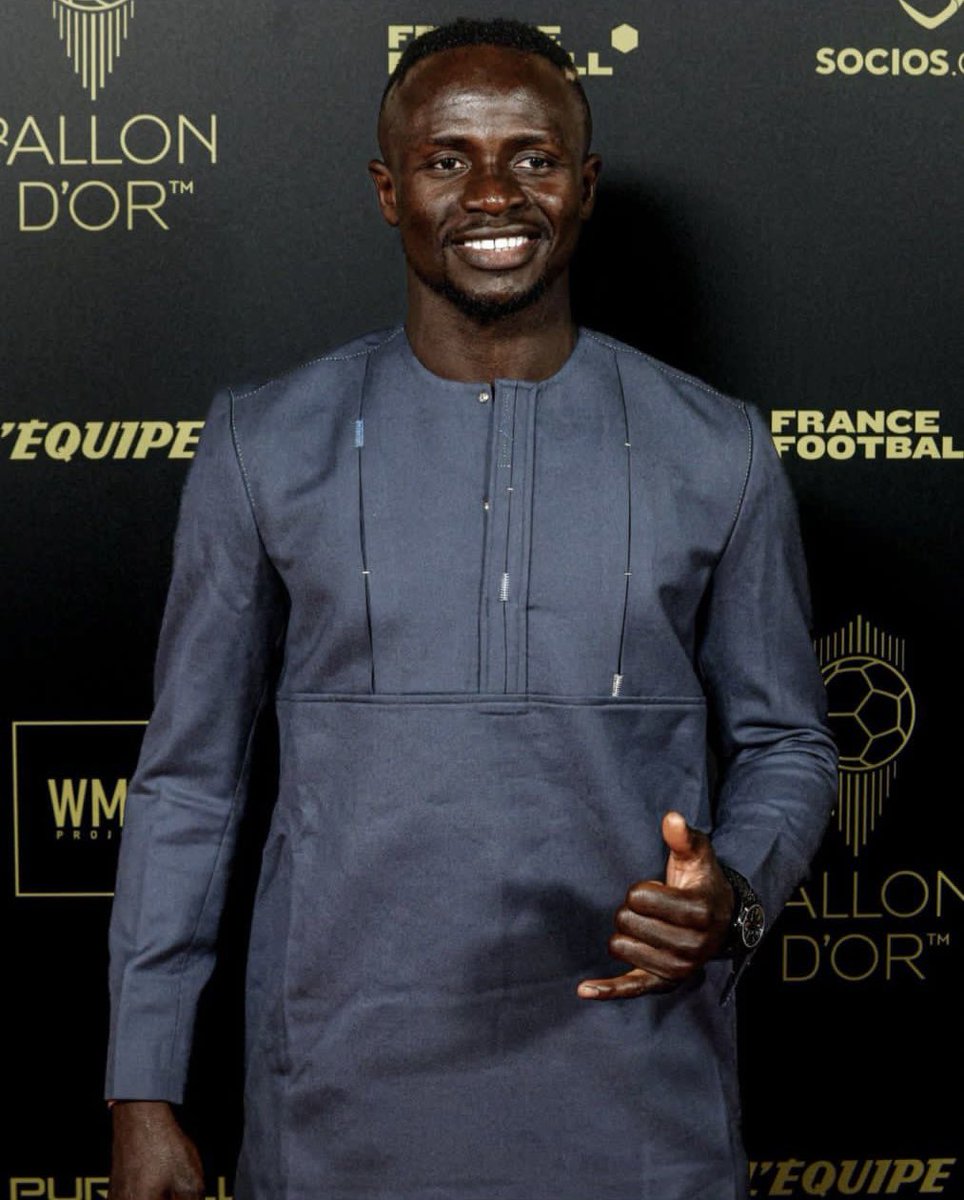 Fsfofficielle's tweet photo. Classe 🤙 #BallonDor https://t.co/tbAkxS8JtK