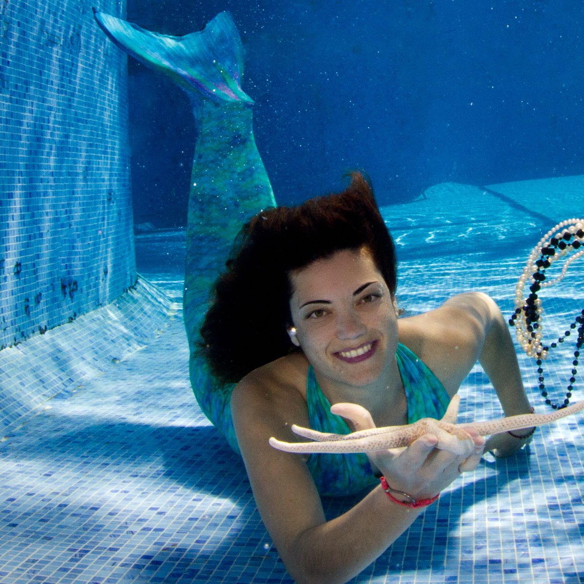 UnitedMermaid's tweet photo. Be a mermaid and make waves! 🧜‍♀️🧜‍♀️
#mermaids #mermaid #mermaidlife #mermaidtail #mermaidsarereal #siren #mermaidhair #mermaidvibes #mermaiding #mermaidlove #mermaidstyle #professionalmermaid #thelittlemermaid #sirena #underwater #merman #littlemermaid #mermaidsoul #ariel #merfolk https://t.co/KZQ9pyHHZH