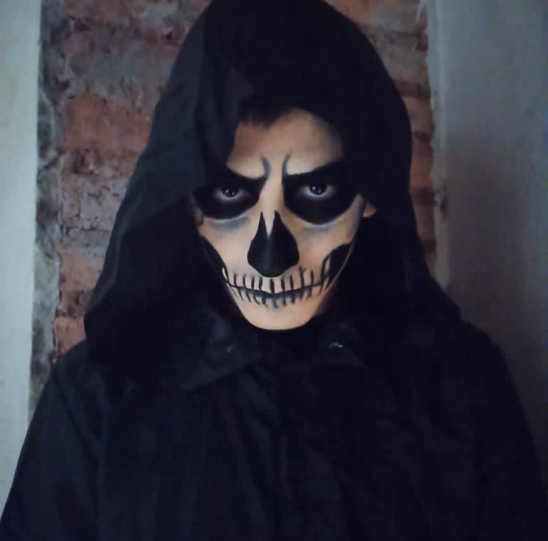 KareemParedes's tweet photo. Holi! Si necesitan maquillaje para holloween cuentan con esta humilde servidora 🦇 me pasan sus fotos al 0983832404 y les paso presupuesto para agendar! ❤️ Se agradece RT.
Mi página es https://t.co/u8QWQxURhh https://t.co/3qqHvTGKsE