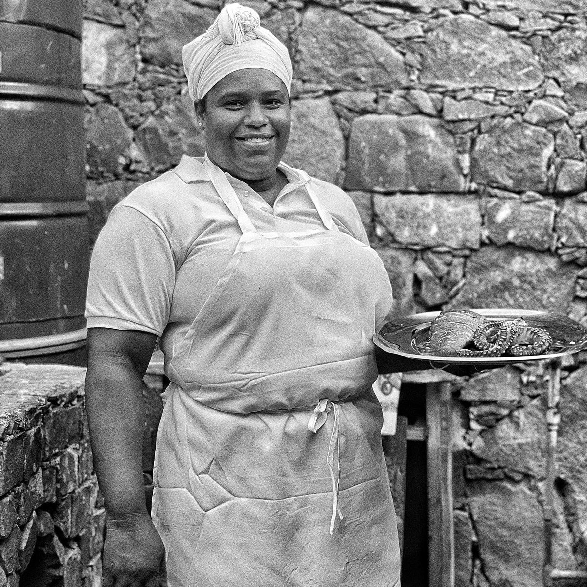 PenaChef's tweet photo. Esta noche en Comerse el Mundo  @CEM_TVE tenemos un programón. Viajamos hasta Cabo Verde, un país con una sonrisa eterna. https://t.co/wegoEgQFXJ