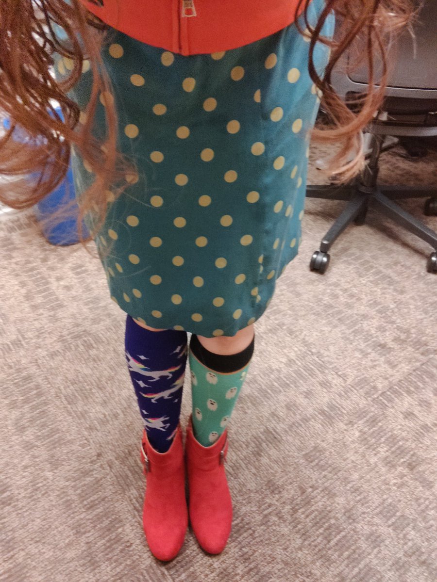 OligoclonalBand's tweet photo. Showed up to clinic today after #CNSAM in full mismatched glory, ready to dominate Spirit Week - only to learn that Spirit Week is actually next week #facepalm #toomuchspirit #Monday #WhatTimeIsItAnyway https://t.co/X4v4bwjwRv