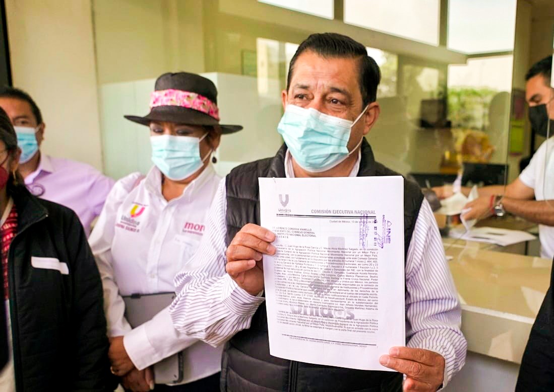 JuanHugoNeza's tweet photo. Acudimos al @INEMexico a entregar la denuncia contra @ClaudioXGG por el plagio del nombre de nuestra agrupación política Unid@s por @UnMejorPais_ . Agradezco a l@s compañer@s que nos acompañan a defender nuestro trabajo a favor de los que menos tienen. https://t.co/P56tElKsVW