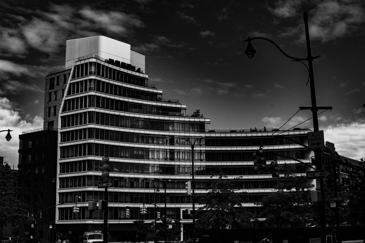MrLichtenstein's tweet photo. This used to be a gas station. #blackandwhite #photography #NYC #copyrightme https://t.co/liYq3HuGkJ