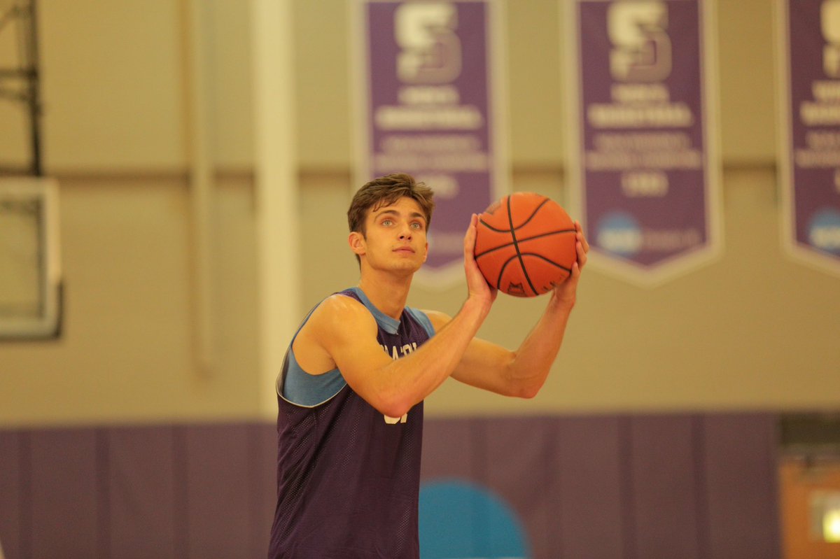 RoyalAthletics's tweet photo. Back to business 💼 @Scranton_MBB #GoRoyals https://t.co/NSwBVldDZq