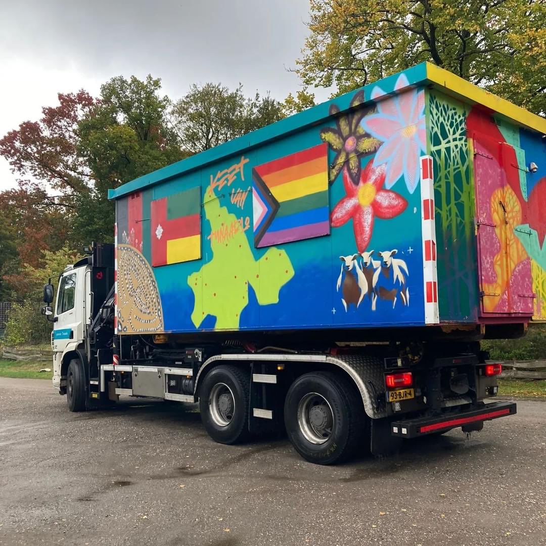 De cultuurkeet is op de Brink in Gieten gearriveerd vanmiddag ⁦<a href="/ImpulsWelzijn/">Impuls Welzijn</a>⁩. De hele week gratis activiteiten op gebied van dans, muziek, knutselen, theater en meer!