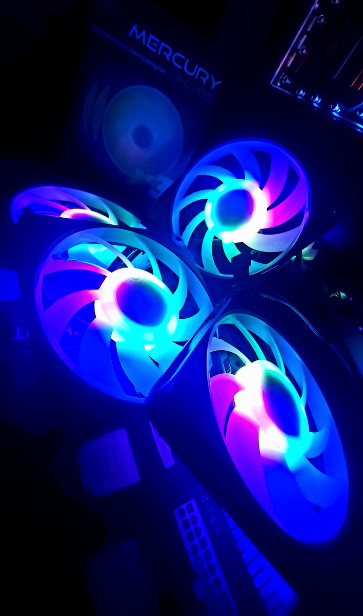 InWin's tweet image. Wow! #Tpbmods captured the celestial lights of the new #InWin Mercury AM120S slim ARGB fans. 😍😍😍