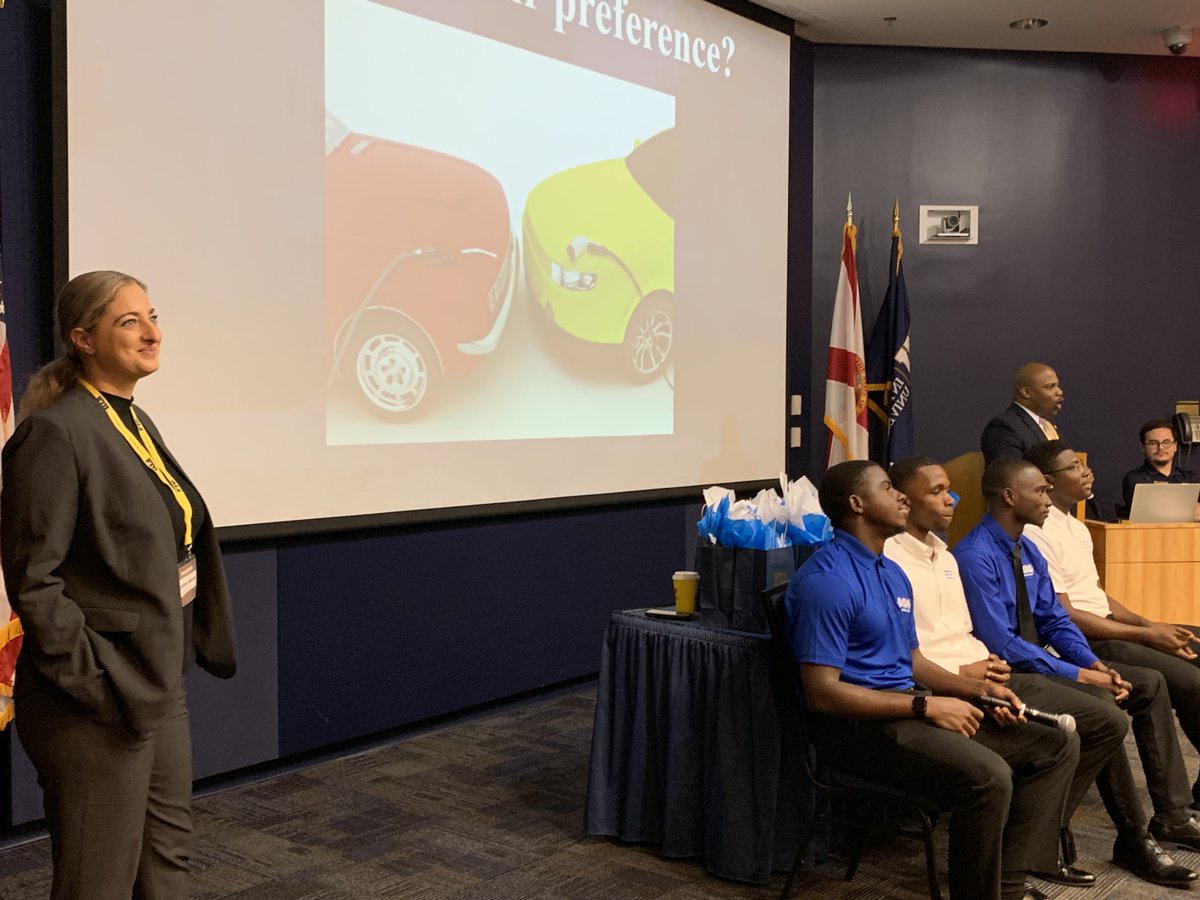 FLConsortium's tweet photo. 1️⃣size doesn't fit all. 4️⃣ students @BrowardCollege, but 4️⃣ unique journeys. Dreams, goals, degree attainment, and how the @FLCollegeSystem &amp; @FLBOG SUS work together to help students persist with Dr. David Kenton &amp; Dr. Lauren Adamo #FLTransferSummit22 @FIU 🐾#UCF⚔ #USF🤘 https://t.co/0ET6D0qkK2