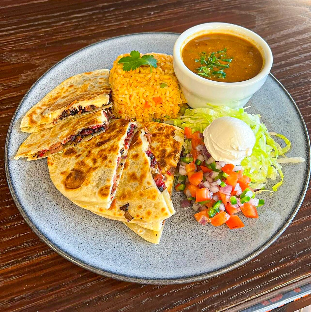 jbarmbbq's tweet image. In a Monday slump 💤 ? We’ve got #TexMexTuesday to look forward to 🙌

Come by TOMORROW for a cheesy Brisket Quesadilla served with Frijoles Charros and Mexican Rice🔥

You don’t want to miss this!  11am - sellout. #houstoneats