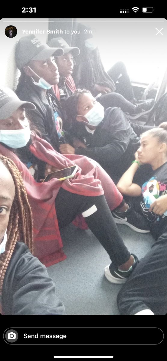 EglantinaZingg's tweet photo. Amigos necesitamos ayuda URGENTE. Nuestras @goleadoras_org de la selección infantil femenina, subcampeonas en Qatar 2022, llegaron a Bogotá y las tienen desde hace siete horas en el Aeropuerto El Dorado porque @EasyflyVuelos ha cancelado tres vuelos. https://t.co/M9bOvOSkgC